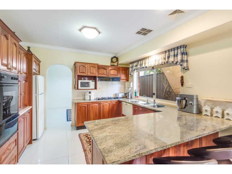 1 Oxley Place, Point Clare NSW 2250