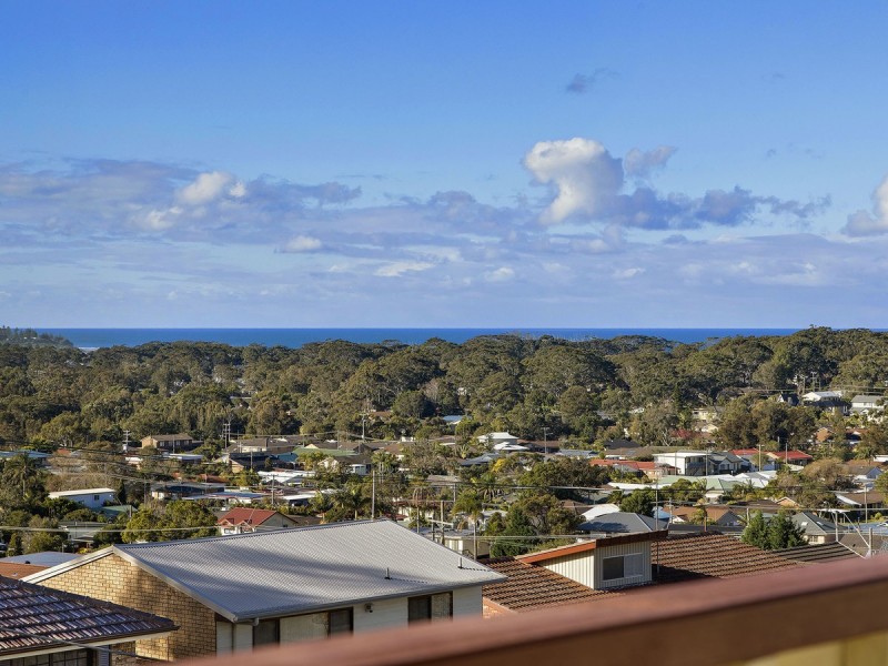 10 Mermaid Drive, Bateau Bay NSW 2261