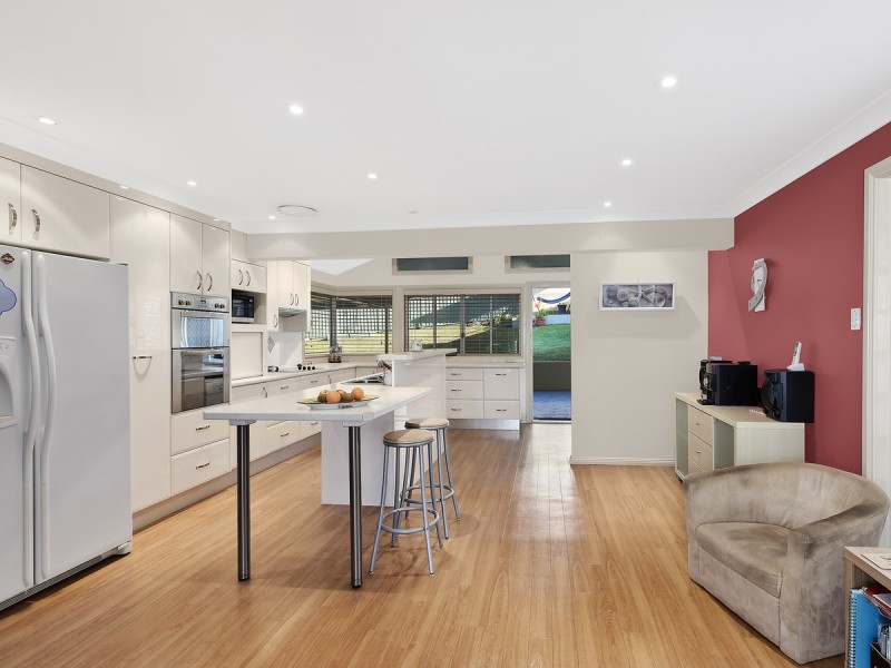 10 Mermaid Drive, Bateau Bay NSW 2261