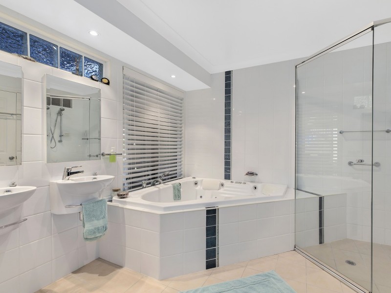 10 Mermaid Drive, Bateau Bay NSW 2261