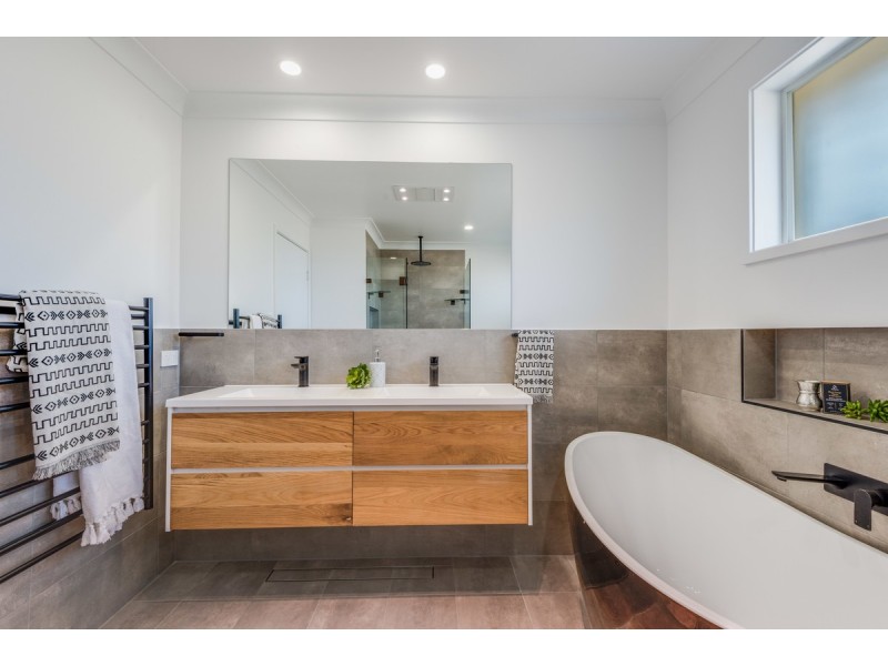 2 Blue View Crescent, Terrigal NSW 2260