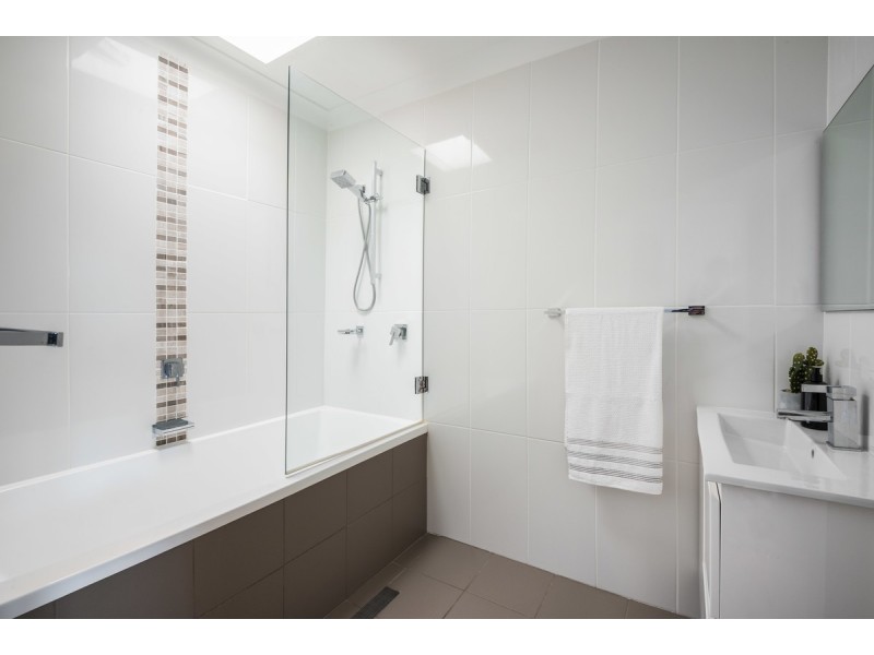 18 Holcombe Avenue, Narara NSW 2250