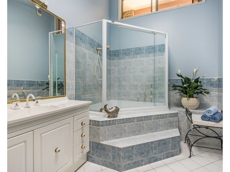 128 Berrys Head Road, Wyoming NSW 2250