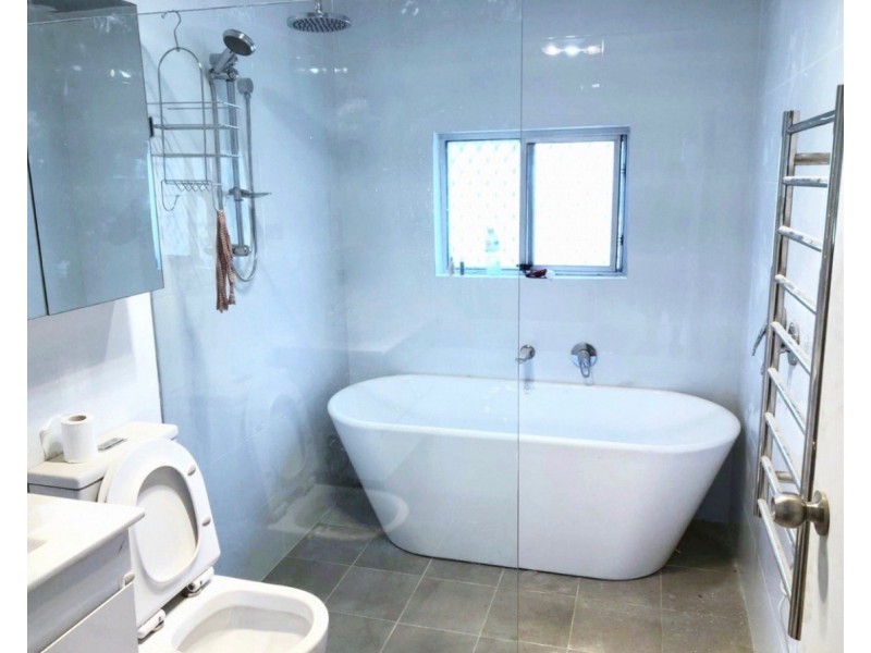 2 Robert Street, Wyoming NSW 2250