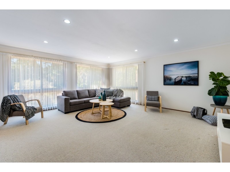 10 Crawford Crescent, Wyoming NSW 2250