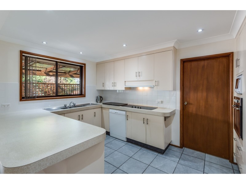 10 Crawford Crescent, Wyoming NSW 2250