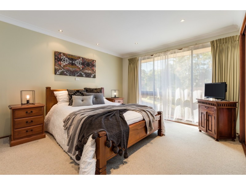 10 Crawford Crescent, Wyoming NSW 2250