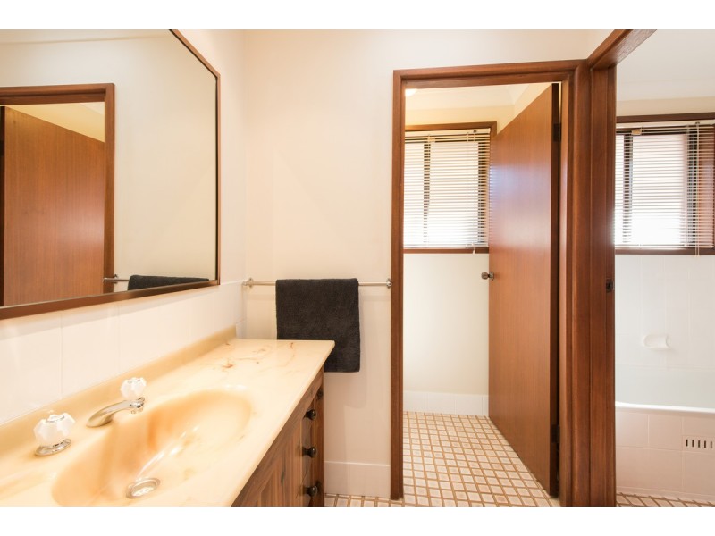 10 Crawford Crescent, Wyoming NSW 2250