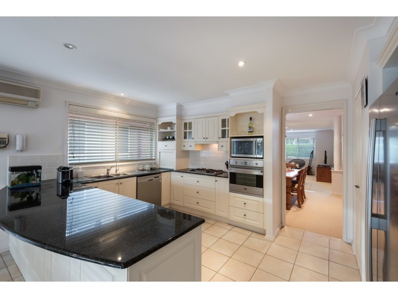 8 Severn Close, Erina NSW 2250