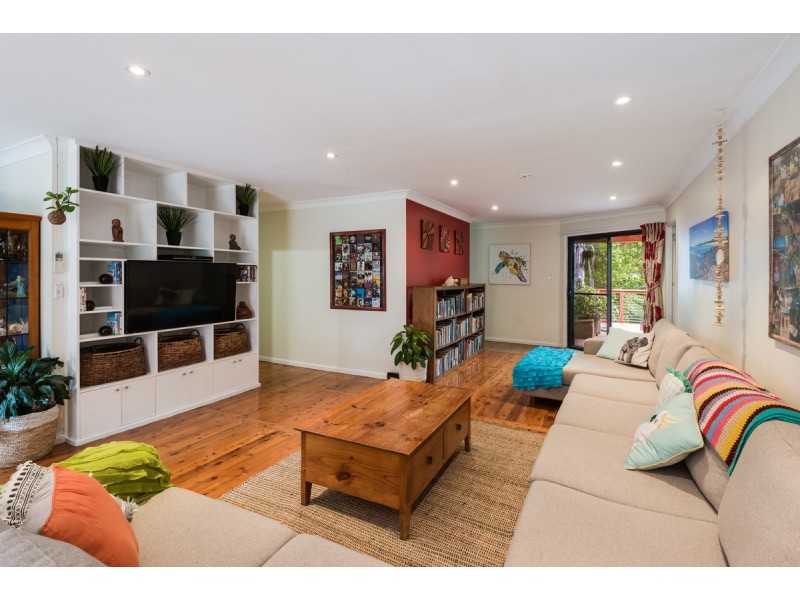 5 Adnamira Close, Wyoming NSW 2250