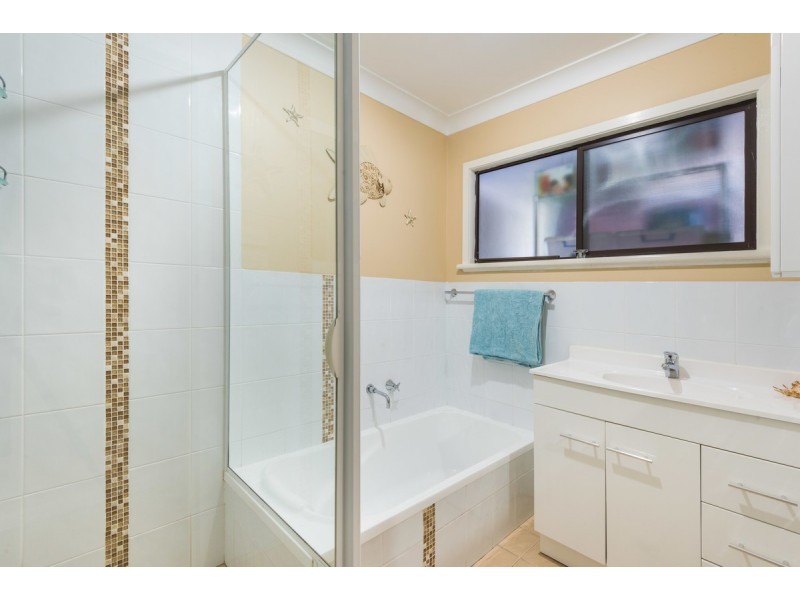 5 Adnamira Close, Wyoming NSW 2250