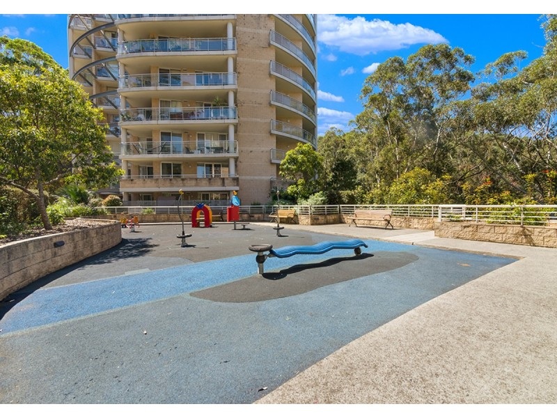 345/80 John Whiteway Drive, Gosford NSW 2250
