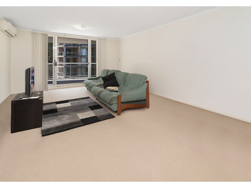 345/80 John Whiteway Drive, Gosford NSW 2250