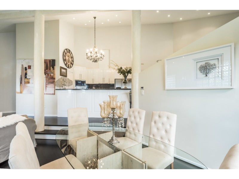 4 Curtis Close, Green Point NSW 2251