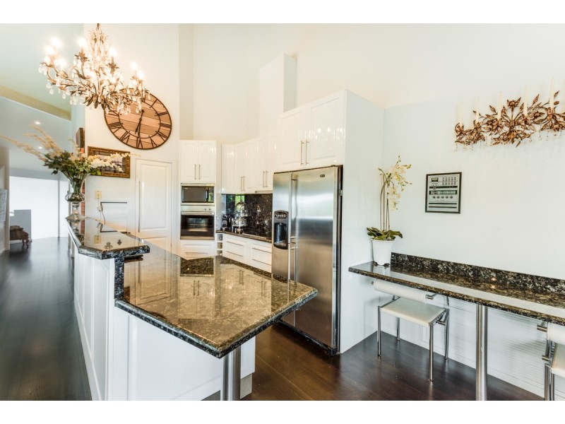 4 Curtis Close, Green Point NSW 2251