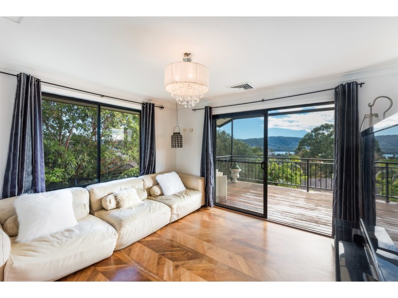 4 Curtis Close, Green Point NSW 2251