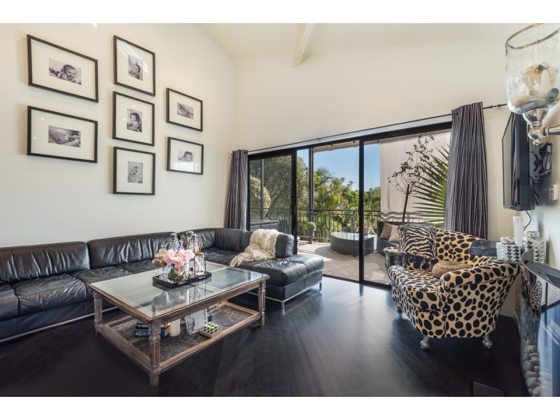 4 Curtis Close, Green Point NSW 2251