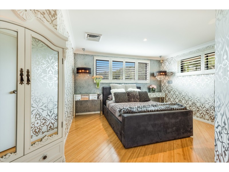 4 Curtis Close, Green Point NSW 2251