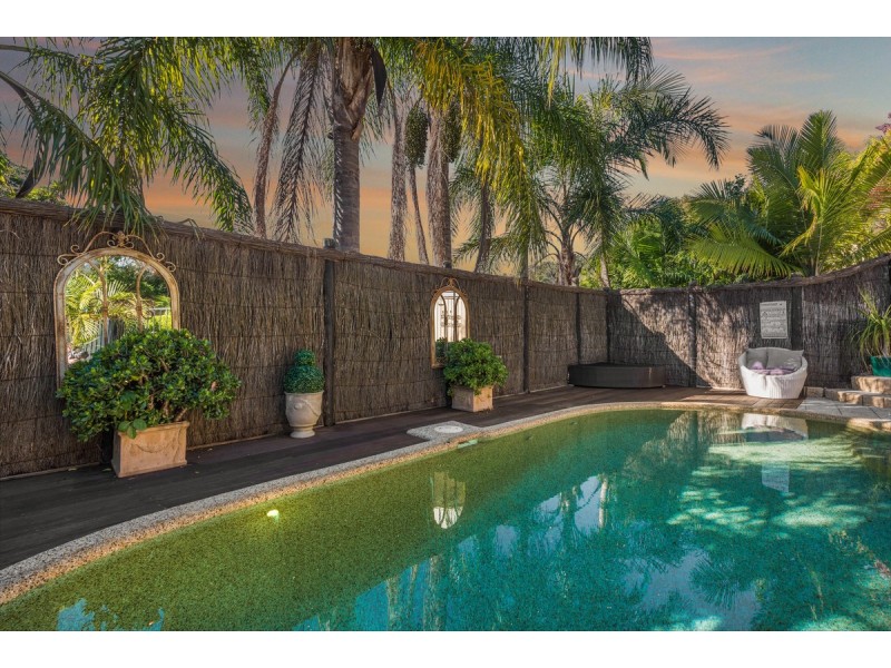 4 Curtis Close, Green Point NSW 2251