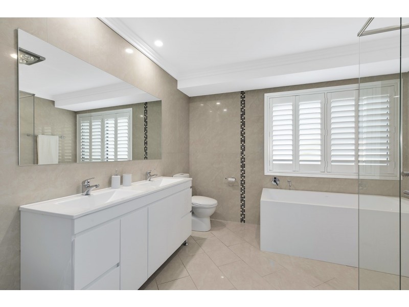 11 Endeavour Drive, Avoca Beach NSW 2251