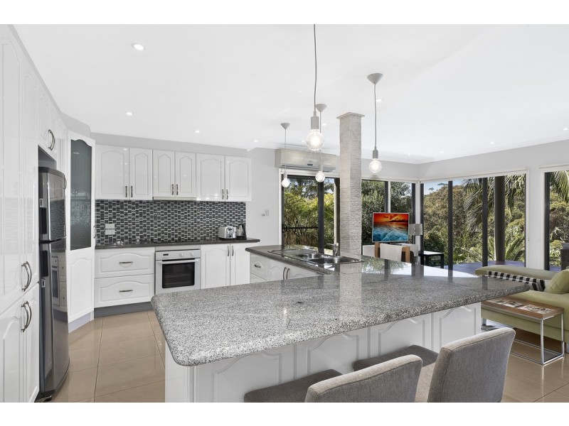 11 Endeavour Drive, Avoca Beach NSW 2251