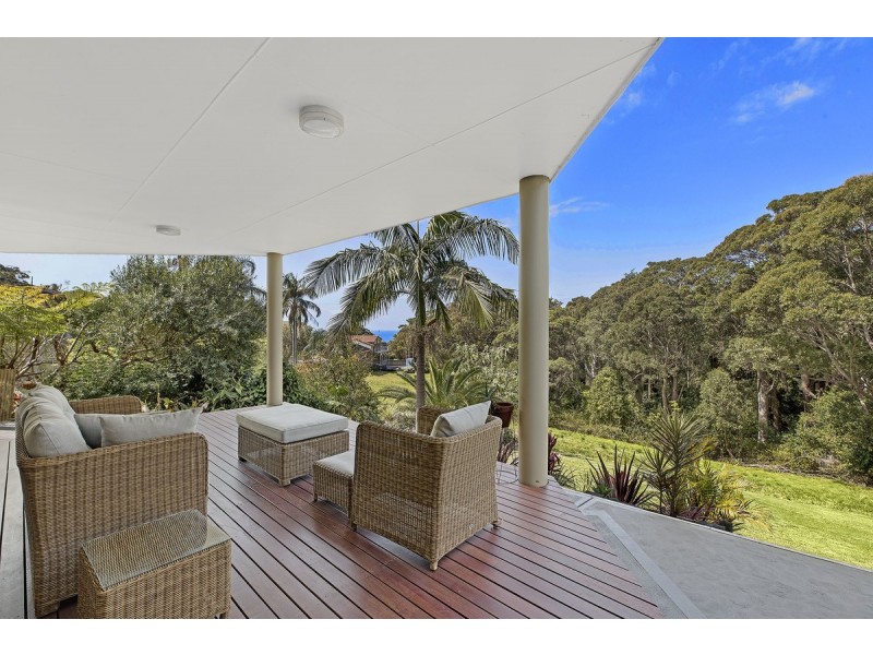 11 Endeavour Drive, Avoca Beach NSW 2251