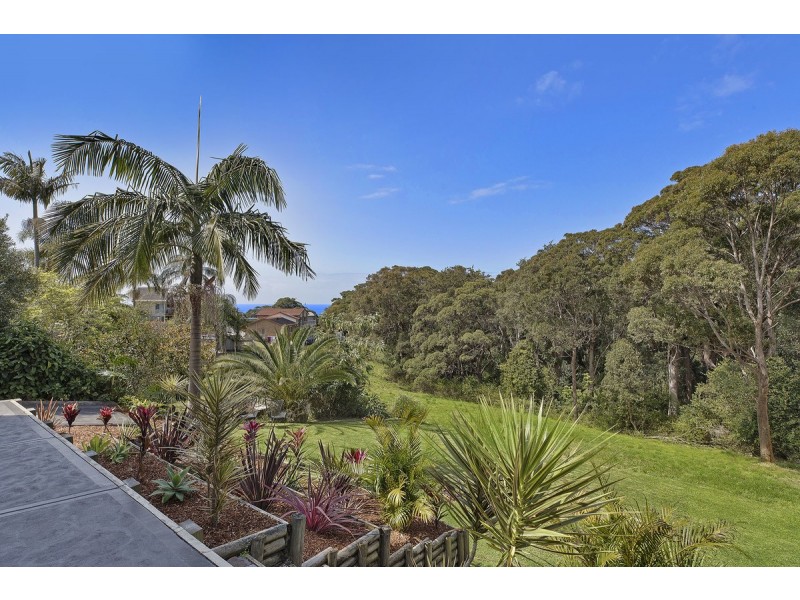 11 Endeavour Drive, Avoca Beach NSW 2251