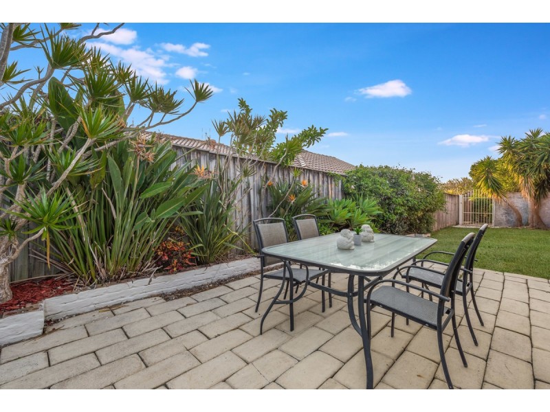8 Avia Avenue, Erina NSW 2250