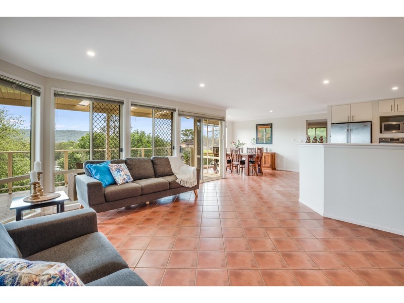 2 Sycamore Close, Springfield NSW 2250