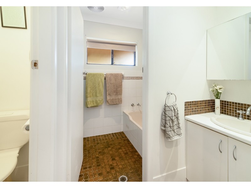 10 Malison Street, Wyoming NSW 2250