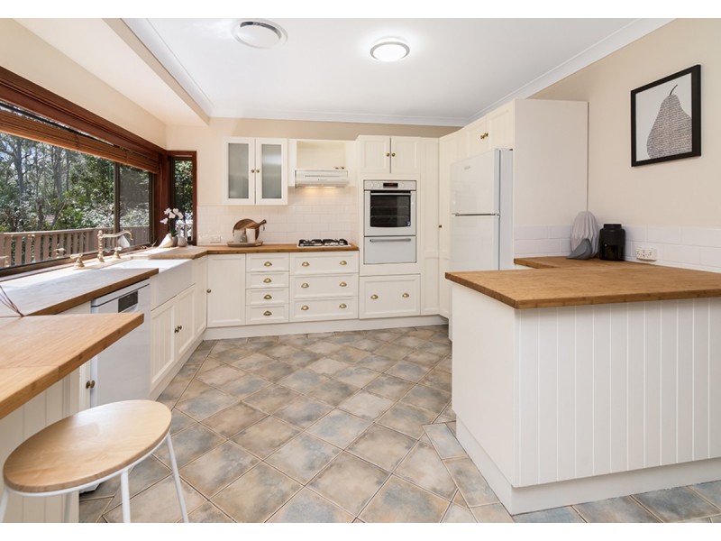 6 Mcnee Close, Lisarow NSW 2250