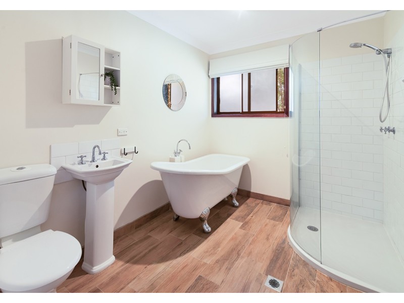 6 Mcnee Close, Lisarow NSW 2250