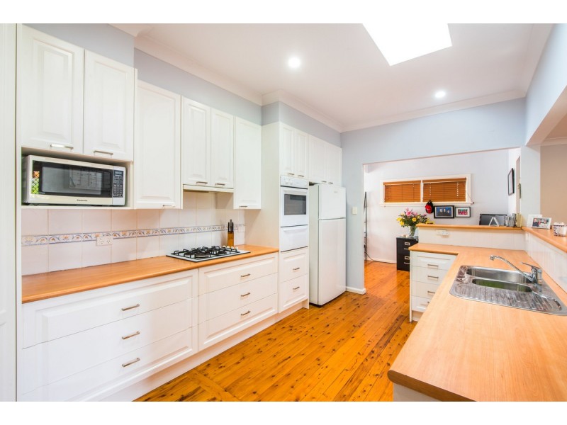 4 Day Street, Wyoming NSW 2250