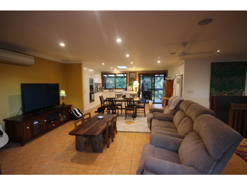 38 Rainforest Road, Wyoming NSW 2250