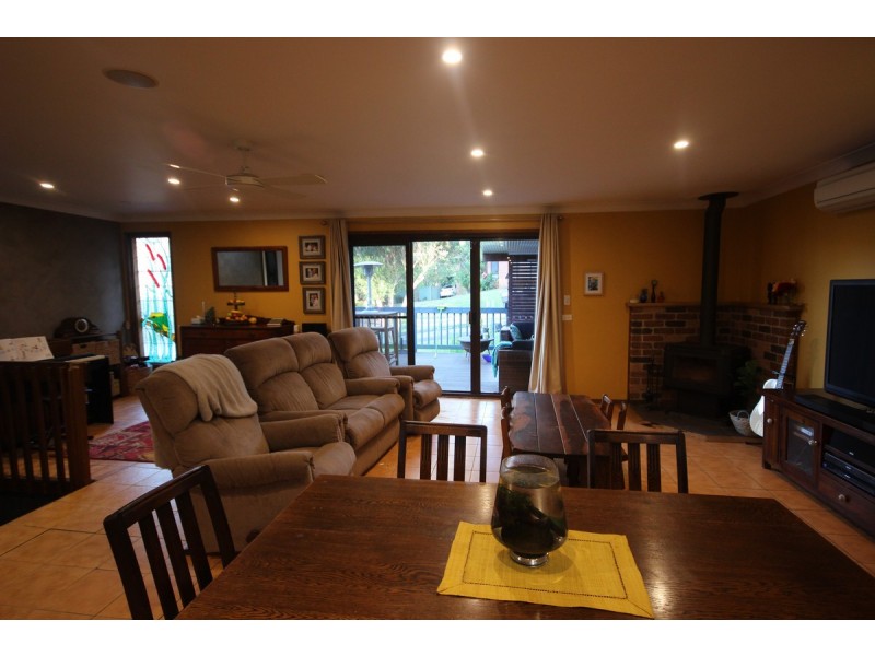 38 Rainforest Road, Wyoming NSW 2250