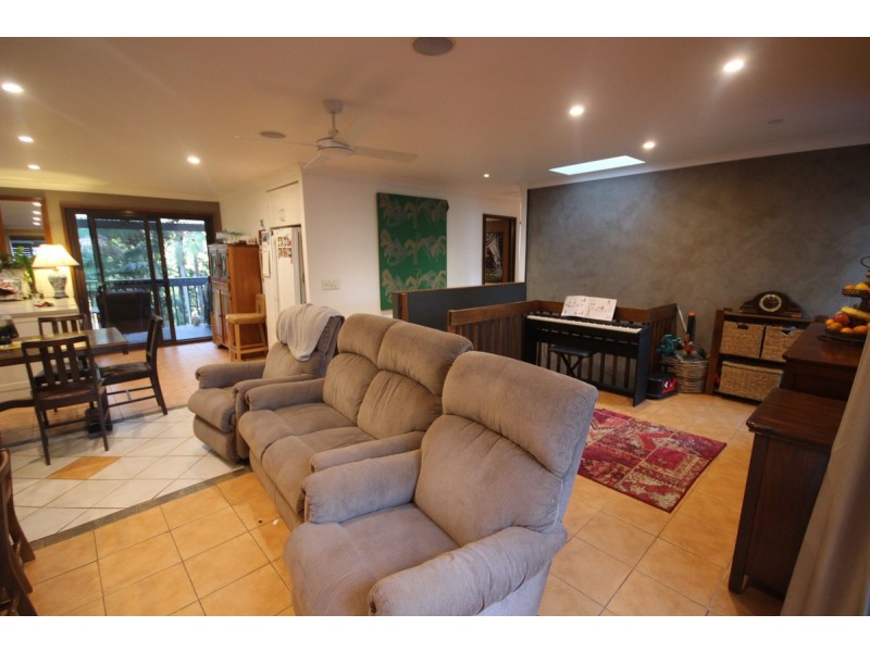 38 Rainforest Road, Wyoming NSW 2250