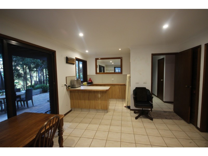 38 Rainforest Road, Wyoming NSW 2250