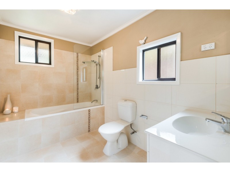 8 Nalkari Avenue, Wyoming NSW 2250