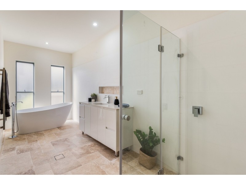 27 Surf Rider Avenue, North Avoca NSW 2260