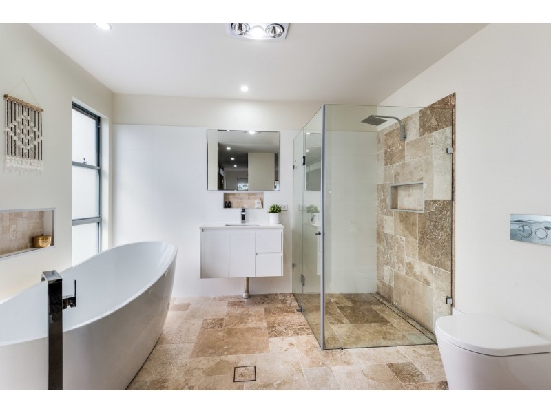 27 Surf Rider Avenue, North Avoca NSW 2260