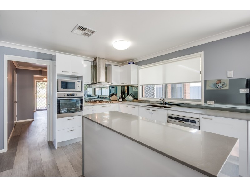 29 Manooka Road, Point Clare NSW 2250