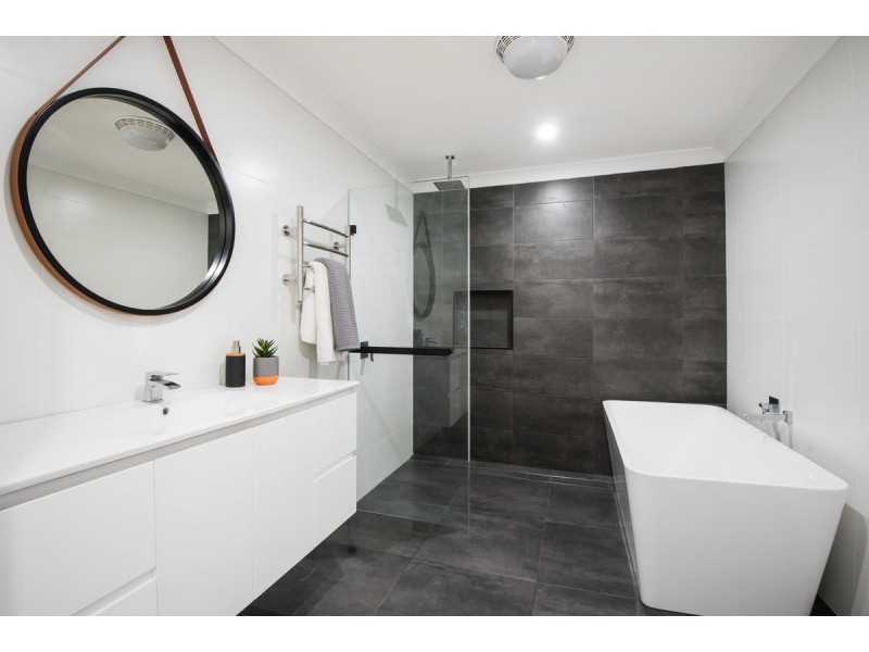 12 Dora Street, Lisarow NSW 2250