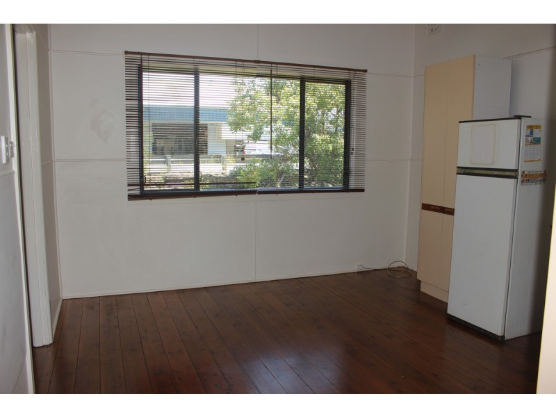 8 Winani Road, Erina NSW 2250