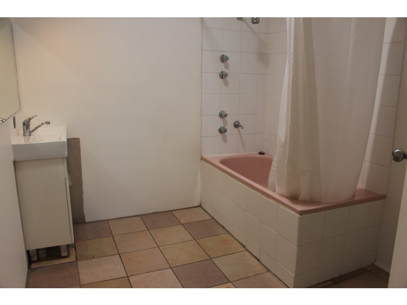 8 Winani Road, Erina NSW 2250