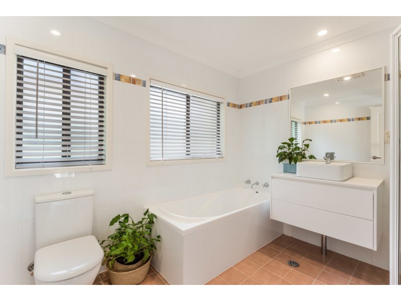 16 Kuburra Road, Erina NSW 2250