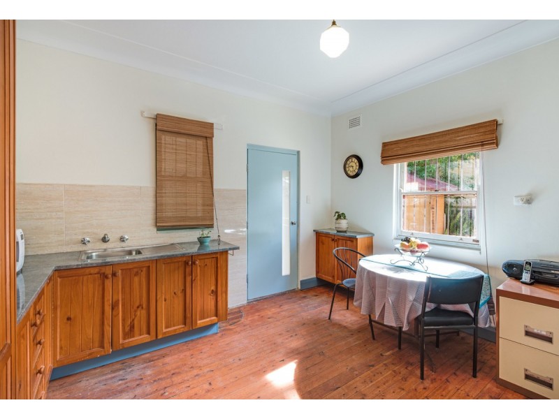 14 Renwick Street, Wyoming NSW 2250