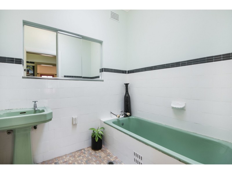 14 Renwick Street, Wyoming NSW 2250