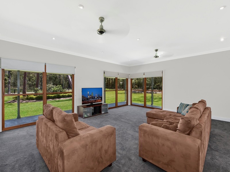 15 Buttonderry Way, Jilliby NSW 2259