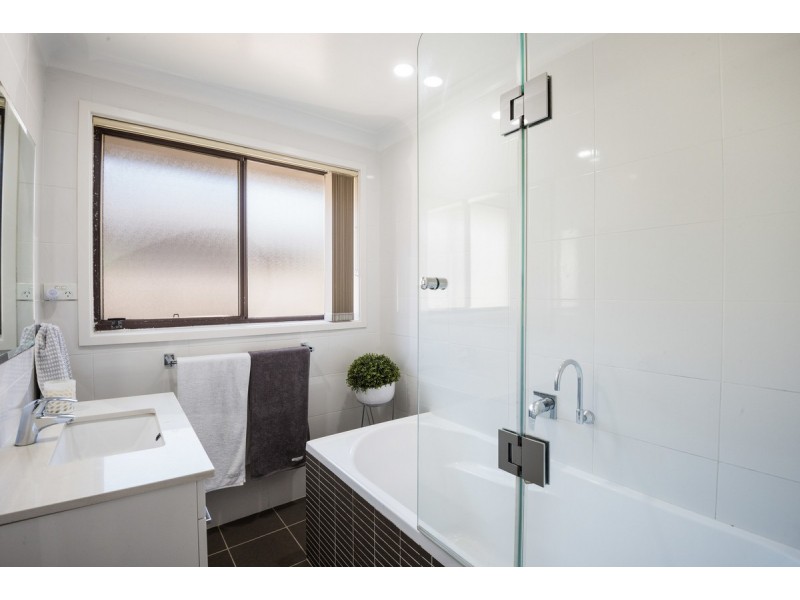 33 Kuburra Road, Erina NSW 2250