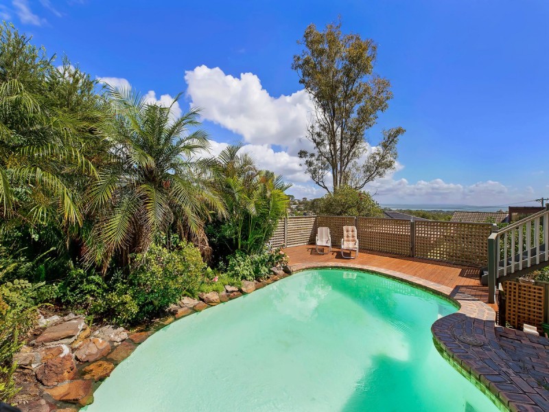 1 Seaspray Close, Bateau Bay NSW 2261